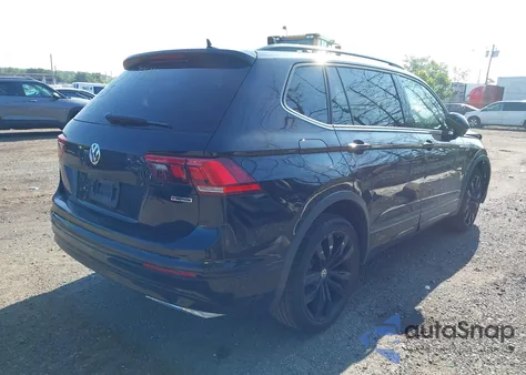 2021 Volkswagen Tiguan 2.0T Se/2.0T Se R-Line Black/2.0T Sel z USA, uszkodzony, nr VIN 3VV2B7AX9MM088414